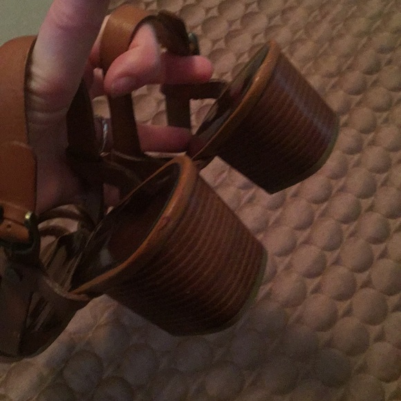 Etienne Agner tan sandals low to mid heels 8.5 - Picture 5 of 5